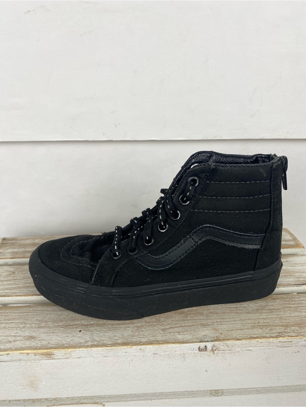 Vans sk8 hi top black sneakers kids size 13.5 lace and zipper closure